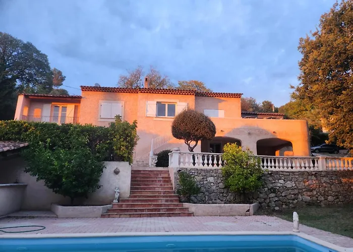 Rez De Villa , Beau Jardin Avec Piscine