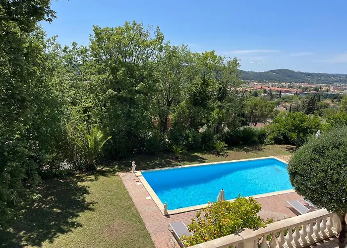 Rez De Villa , Beau Jardin Avec Piscine